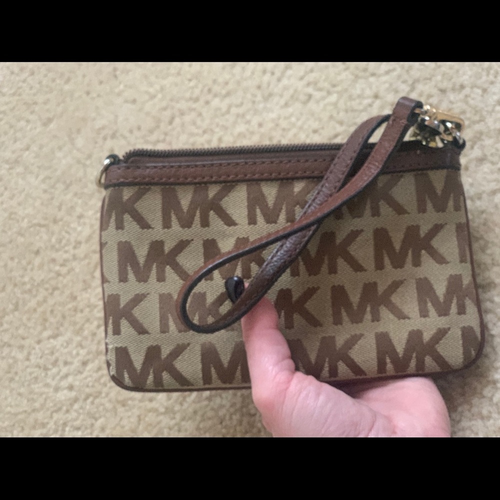 🎉🎉Michael Kors Wristlet